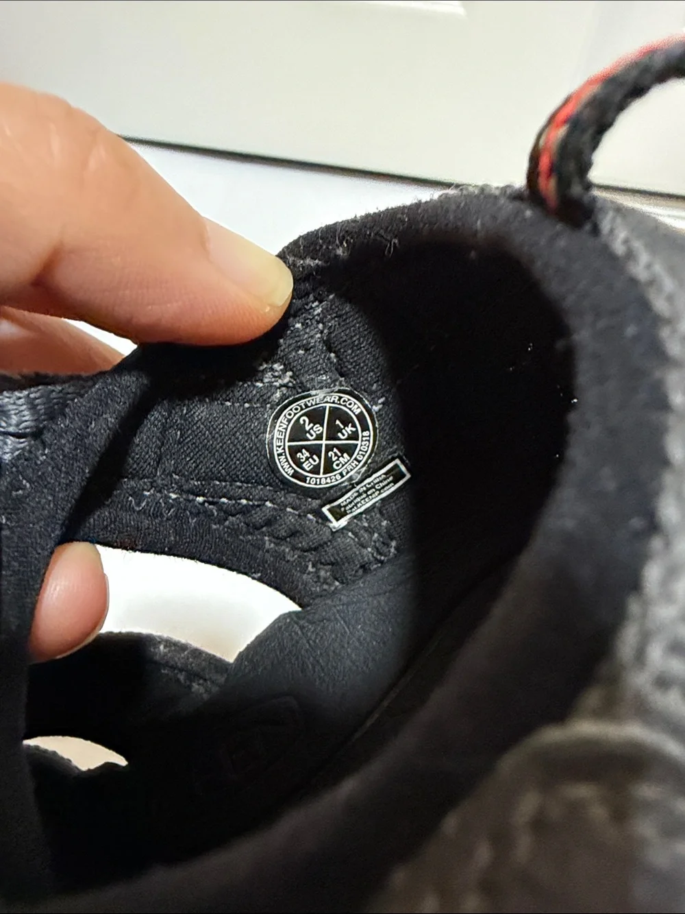 KEEN Newport Neo H2 Sandals - Black Grey Kid’s Size 2